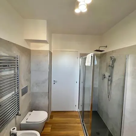 Apartamento Stadio Fiera Ampio E Luminoso Con Balcone