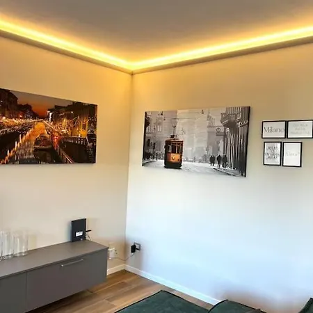 公寓 Stadio Fiera Ampio E Luminoso Con Balcone 米兰